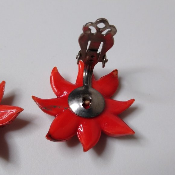 Vintage Red Poinsettia Flower Celluloid Clip On Earrings - Picture 14 of 16